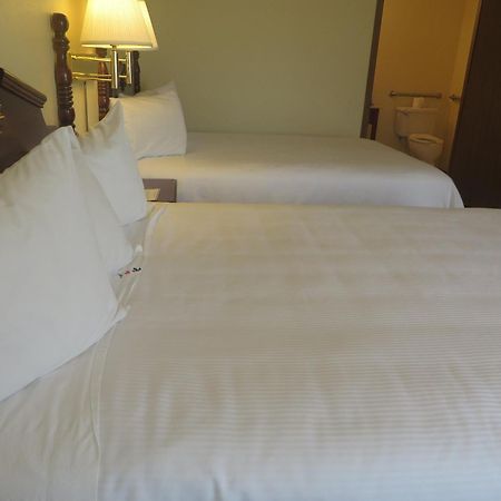 Honeysuckle Inn Mountain View Room photo