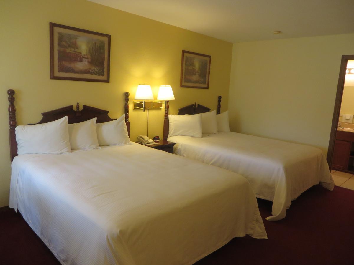 Honeysuckle Inn Mountain View Room photo