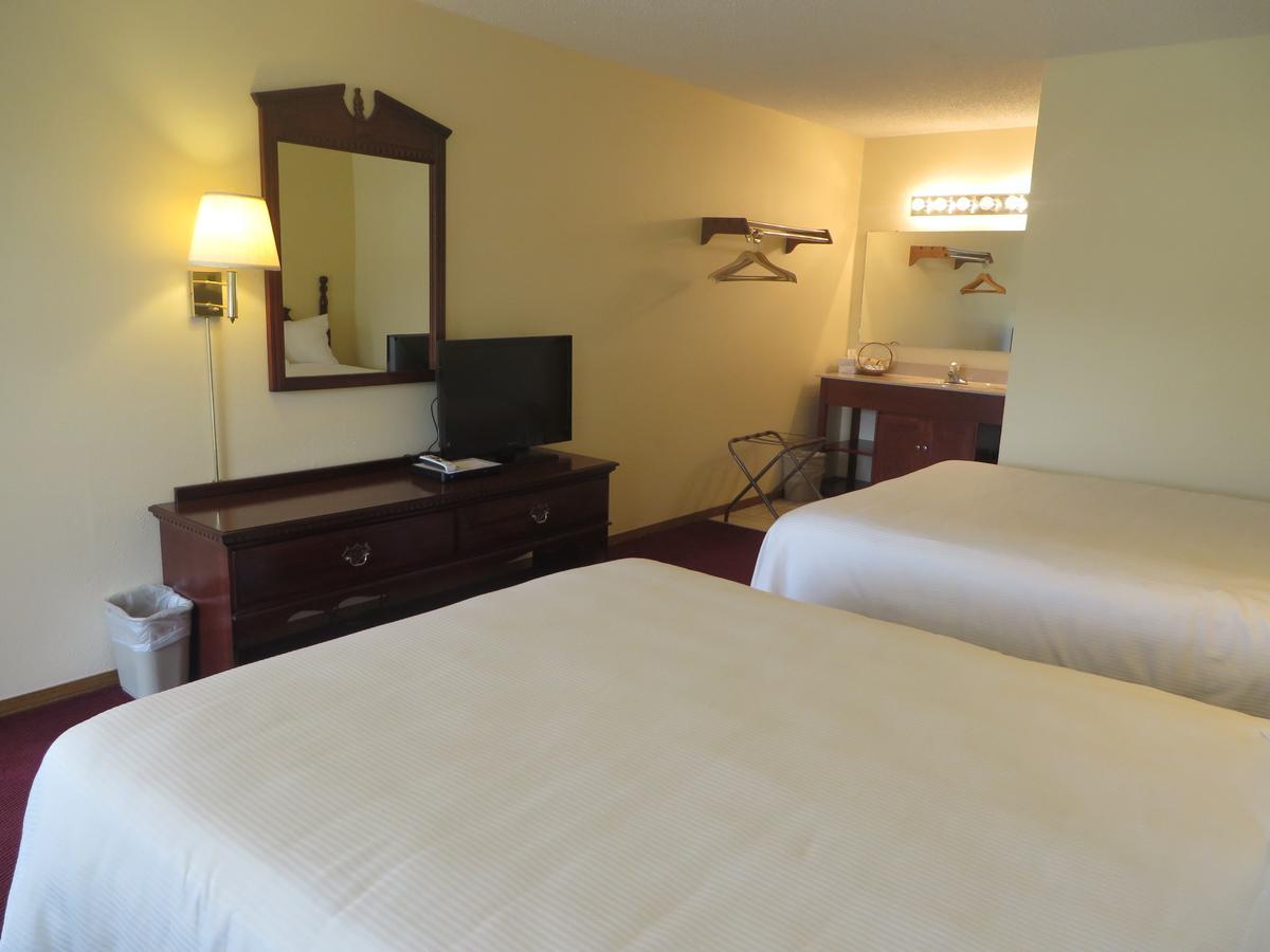 Honeysuckle Inn Mountain View Room photo