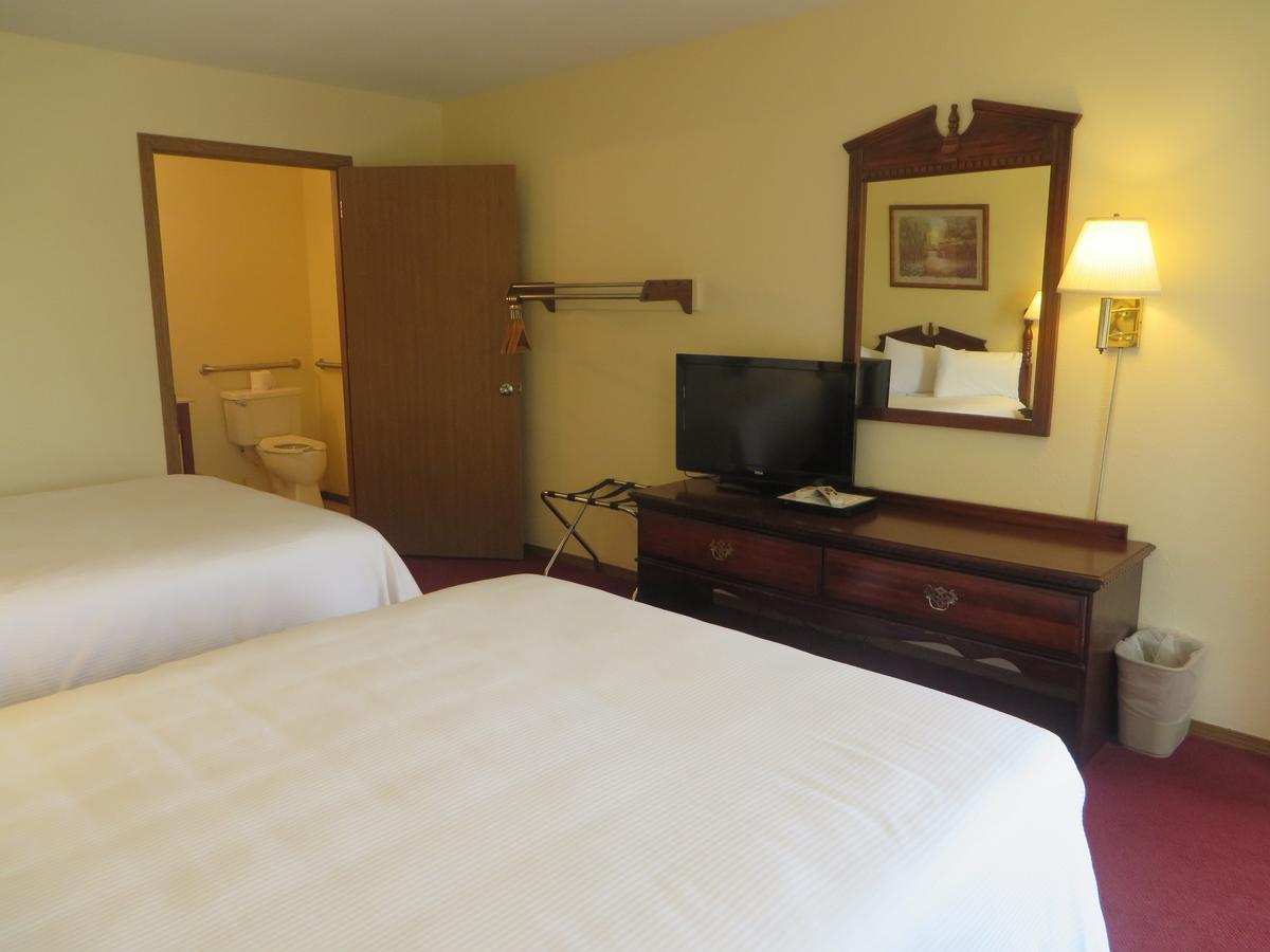 Honeysuckle Inn Mountain View Room photo